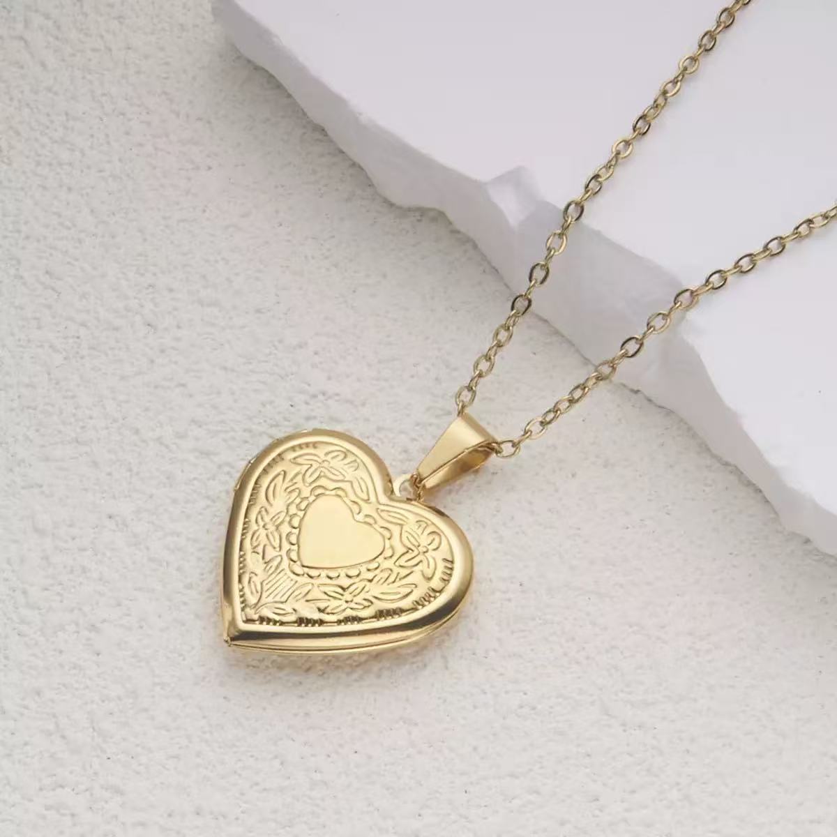 Heart Locket Necklace Photo - Romantyczne wisiorki w kształcie serca, damskie,
