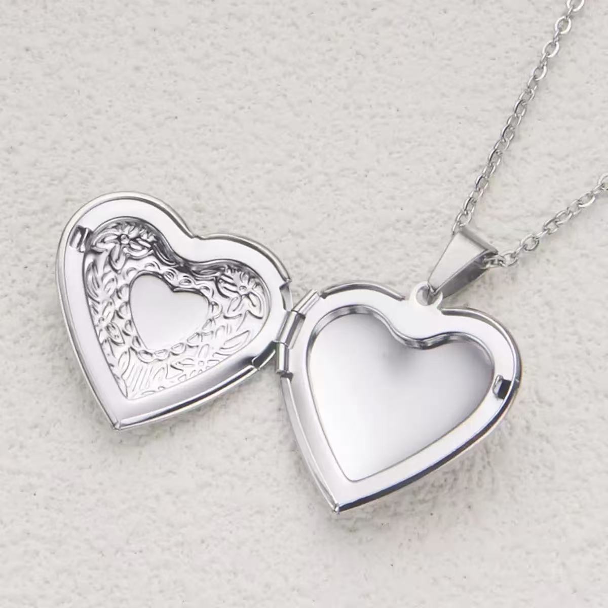 Romantyczne wisiorki w kształc – Heart Locket Necklace Photo recenzja i cena